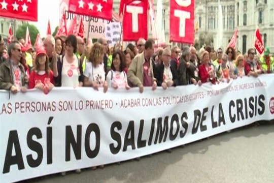Miles de personas marchan por un empleo digno