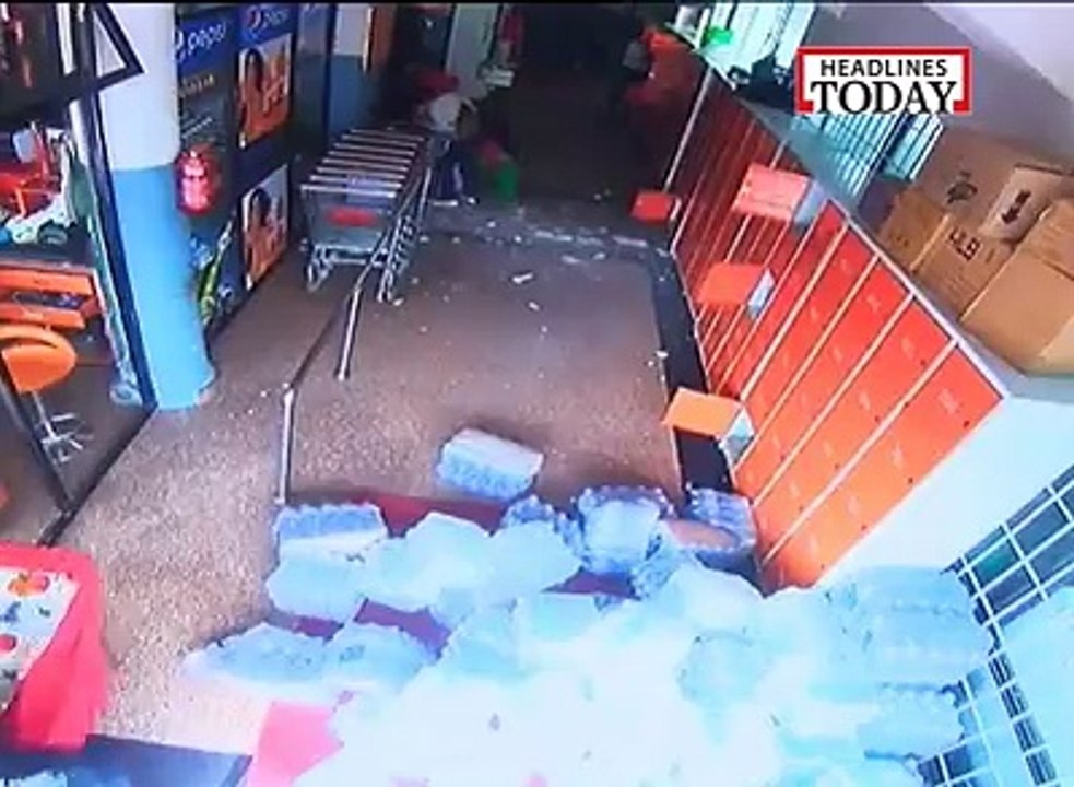 #NepalEarthquake: As Nepal now pieces itself together.. watch these images of when the tragedy actually struck.. this i