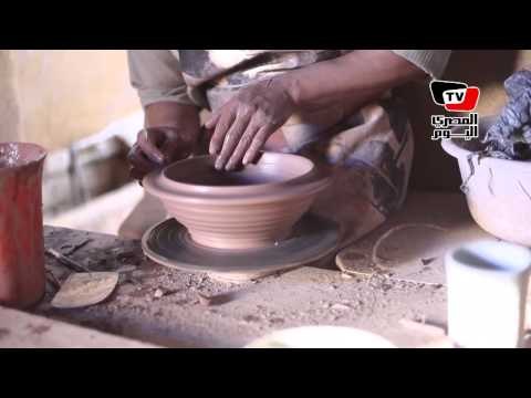 قرية تونس بالفيوم.. صناعة الفخار تقاوم الكساد