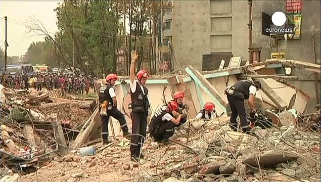 Nepal: ultime ricerche dei superstiti, oltre 6200 i morti