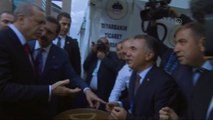 Cumhurbaşkanı Erdoğan, Basın Mensuplarına Kadayıf Tatlısı İkram Etti (2)