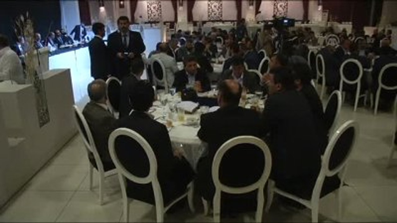 Akdoğan: "Bir Elde Silah Olsun, Bir Elde Siyaset Olsun, Böyle Bir Dünya Yok"