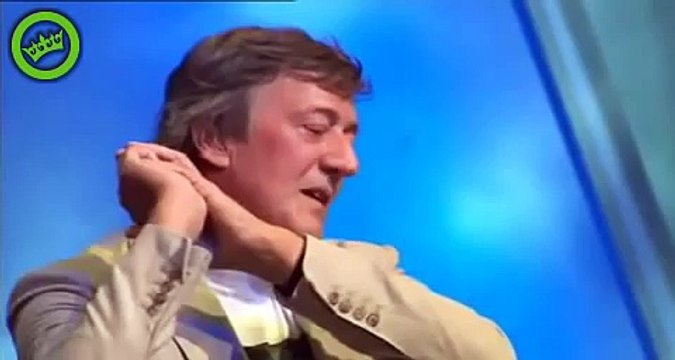 STEPHEN FRY TELLS THE DIFFERENCE BETWEEN AMERICANS EN BRITISH