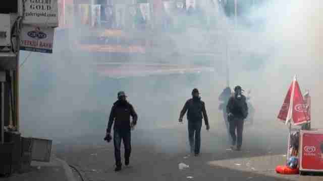 Los enfrentamientos entre manifestantes y policía acaban con 203 detenidos en Estambul