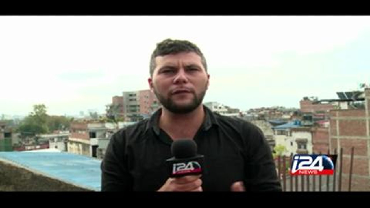 Népal: les équipes de sauvetage poursuivent leurs recherches