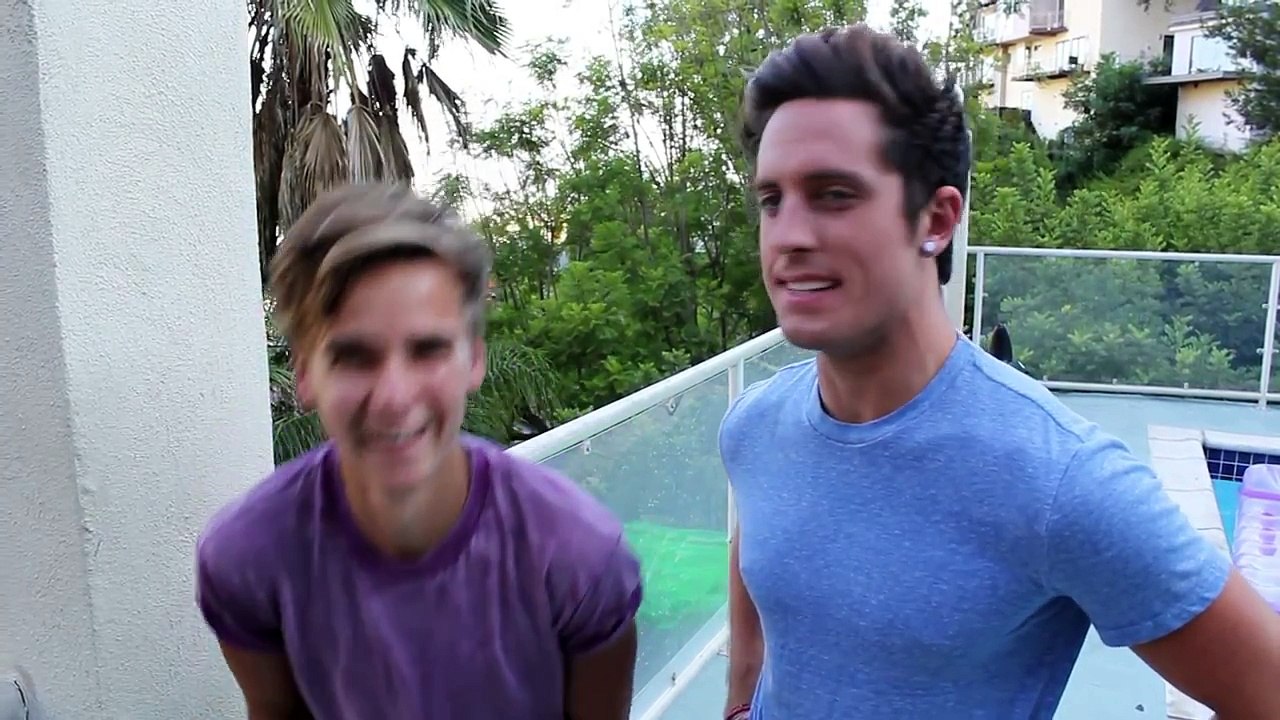 2 BOYS 1 POOL