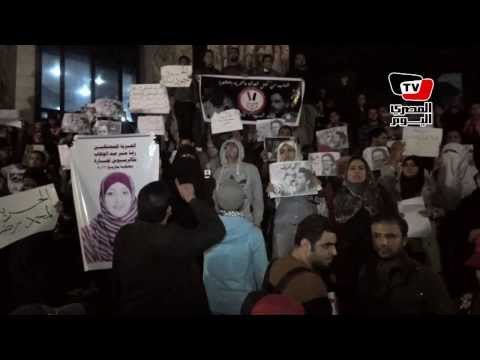 وقفة للنشطاء وأهالي المعتقلين امام نقابة الصحفيين للتنديد بالتعذيب