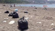 Zonguldak Üniversite Öğrencileri Sahili Çöpten Temizledi