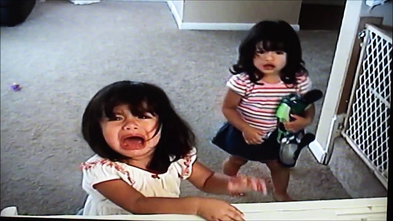 Twin Babies Big Fight HD