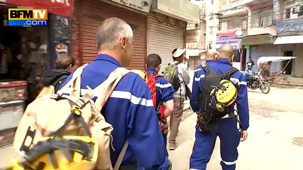 Au Népal, le difficile travail des secours français
