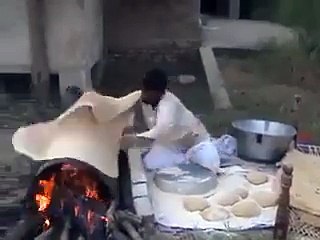 Biggest largest Roti in Pakistan very impressive