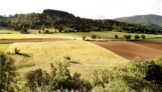 Derrière les Murs (Laetitia Casta) - Bande annonce officielle
