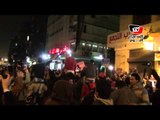 نشطاء «٦ أبريل» يهتفون أمام «التجمع»: أحزاب فلول.. باطل
