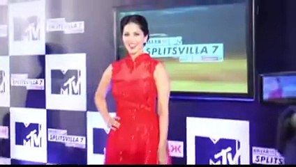 Sunny Leone's HOT KISSING SPREE in Ek Paheli Leela 2015