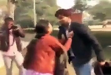 Girl ne boy friend ko dosri girl ke sath daikha tu phr kia howa