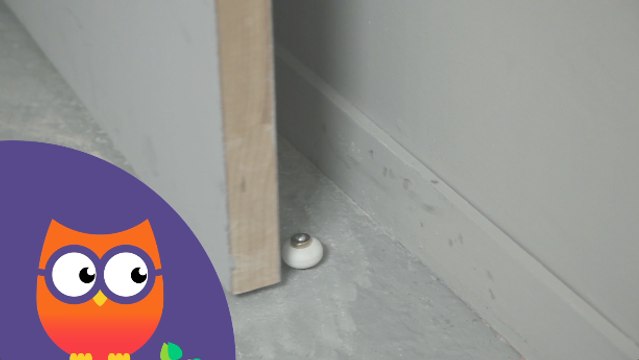 Comment poser une butée de porte (Ooreka.fr)