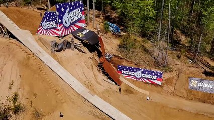 El increíble primer backflip triple en moto de la historia