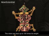 Un mini robot qui tire 100 fois son poids