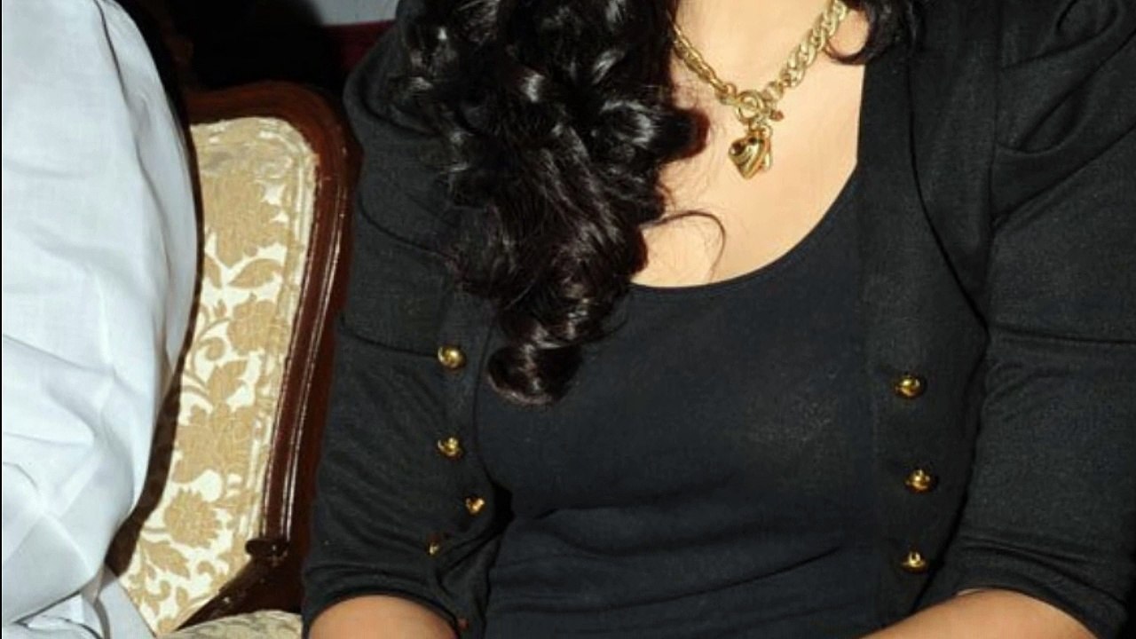 Indian glamour actress shruti hassan hot garam maslala