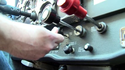 How to Fly A Plane - Cessna 172 Engine Start