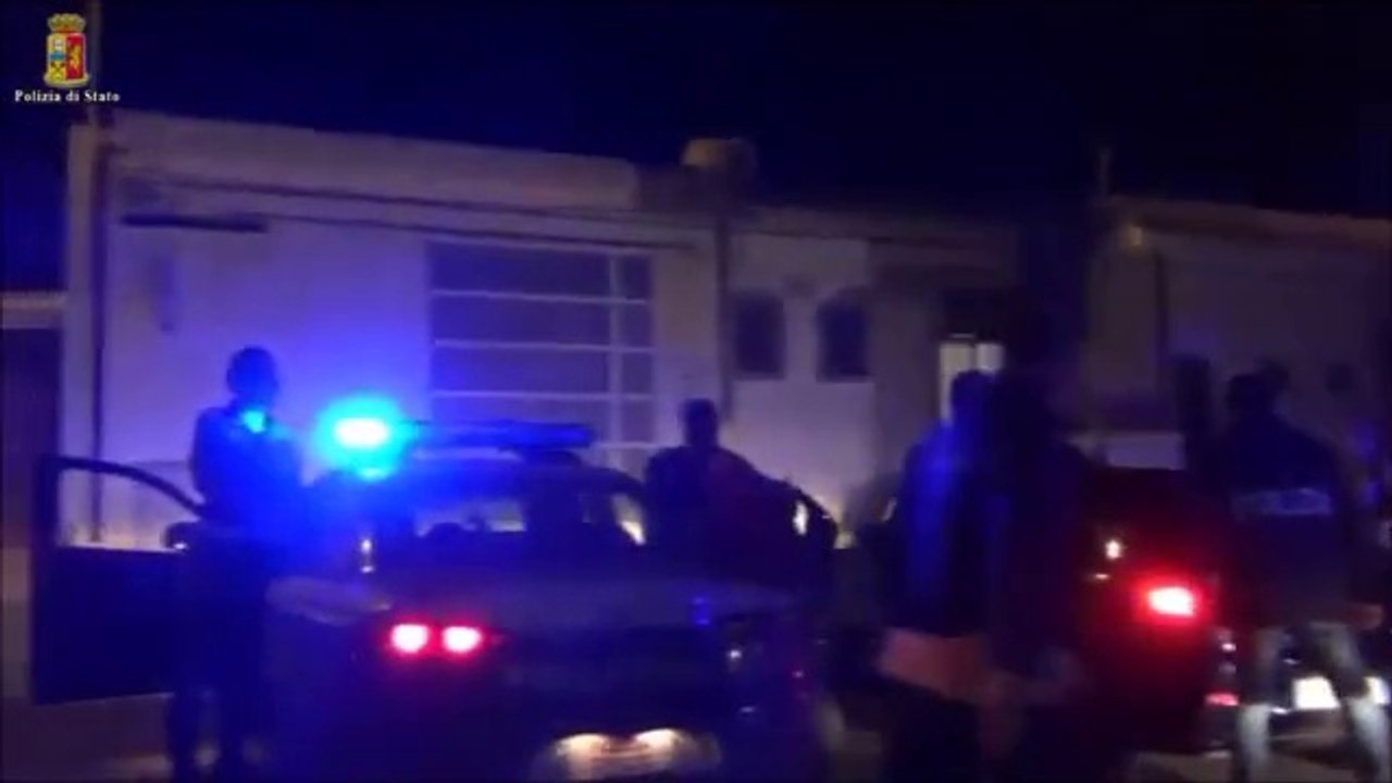 Ragusa - ucciso per salvare la moglie da stupro gruppo, 4 arresti