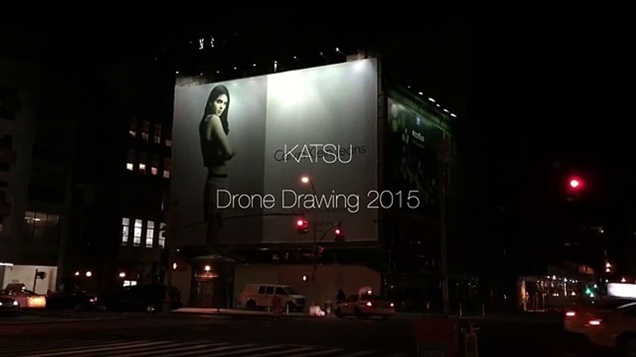 Il vandalise une publicité de Kendall Jenner avec son drone