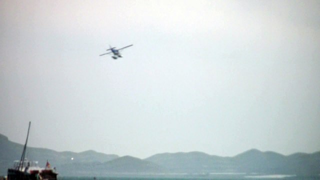 Nuevo amerizaje en el festival aéreo de Los Alcazáres.