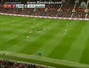 Van Persie miss a great chance after an amazing pass by Young (Man Utd - WBA)