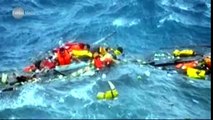 Iranian and Iraqi asylum seekers boat crashes at Christmas Island - 16 Dec. 2010