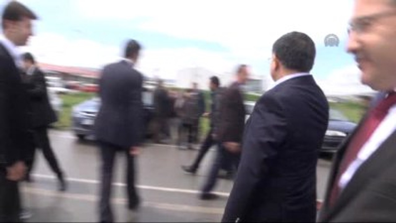 Milli Savunma Bakanı Yılmaz, Sivas'ta Esnafı Ziyaret Etti