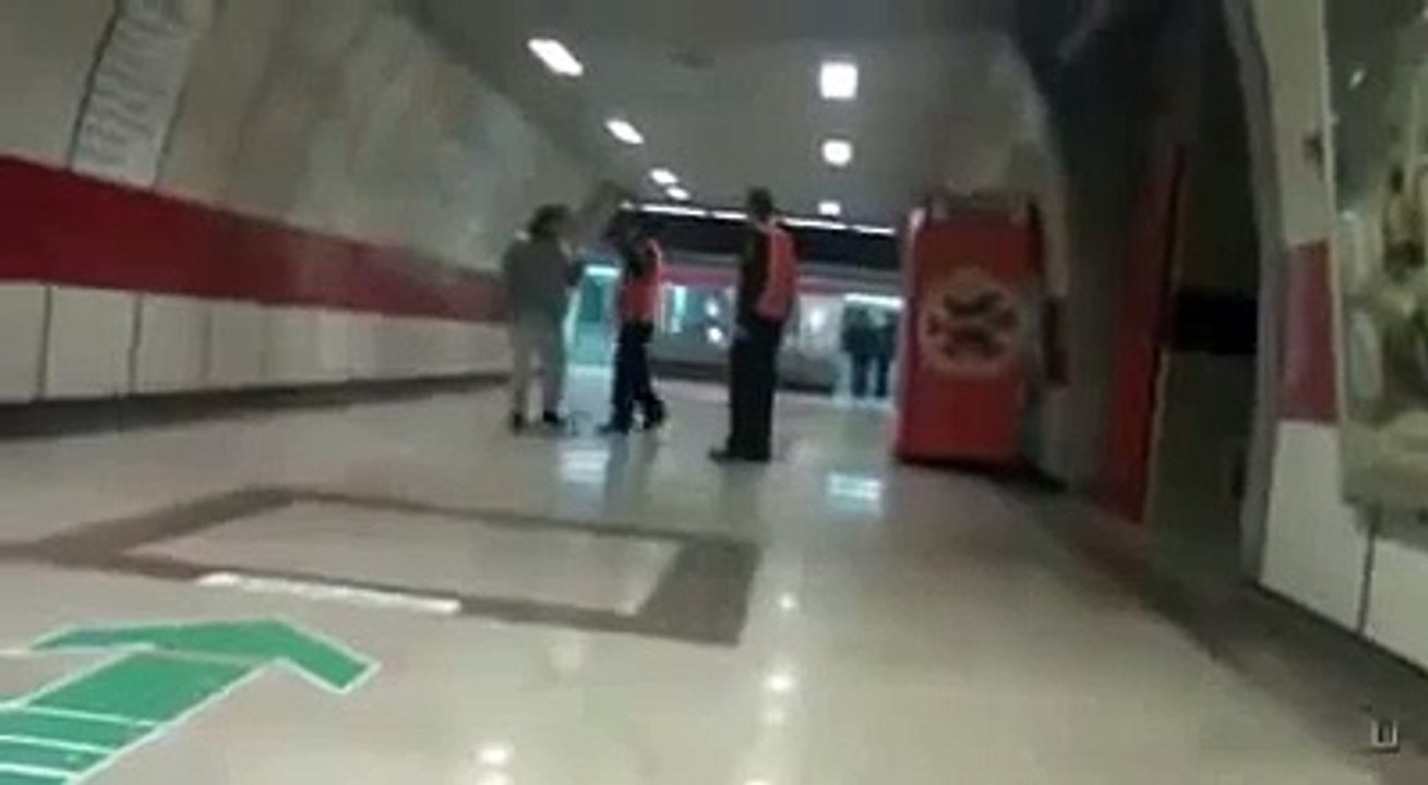 Uçan Adam Sabri Metroda