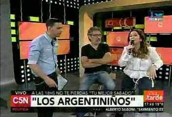 A pedido de Oli, Adriana canta en Viva la Tarde - 02 de Mayo