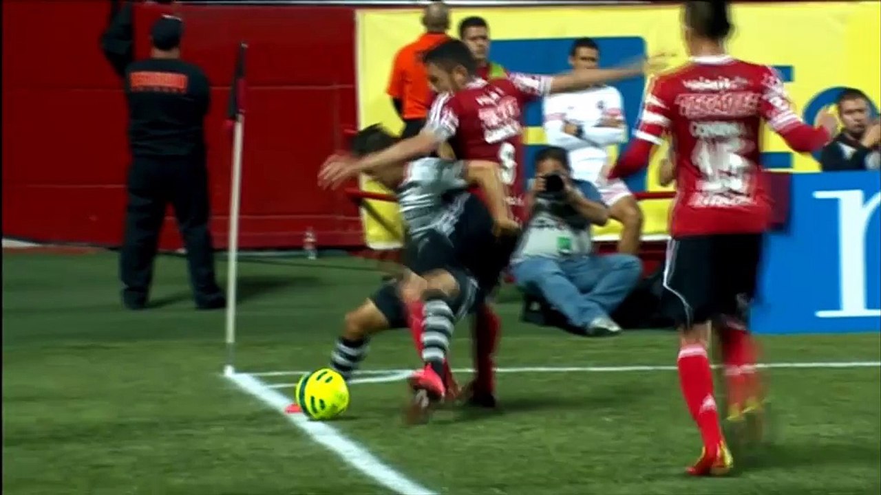 Liga MX: Riesen-Rudelbildung mit Arango