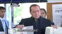 Silvio Berlusconi vota. Una signora gli urla: 