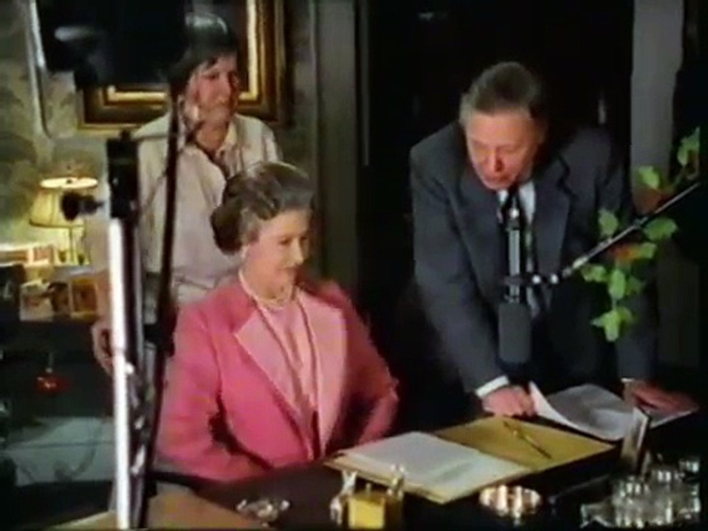 ⁣The Queen & Royal Family - Christmas 1990