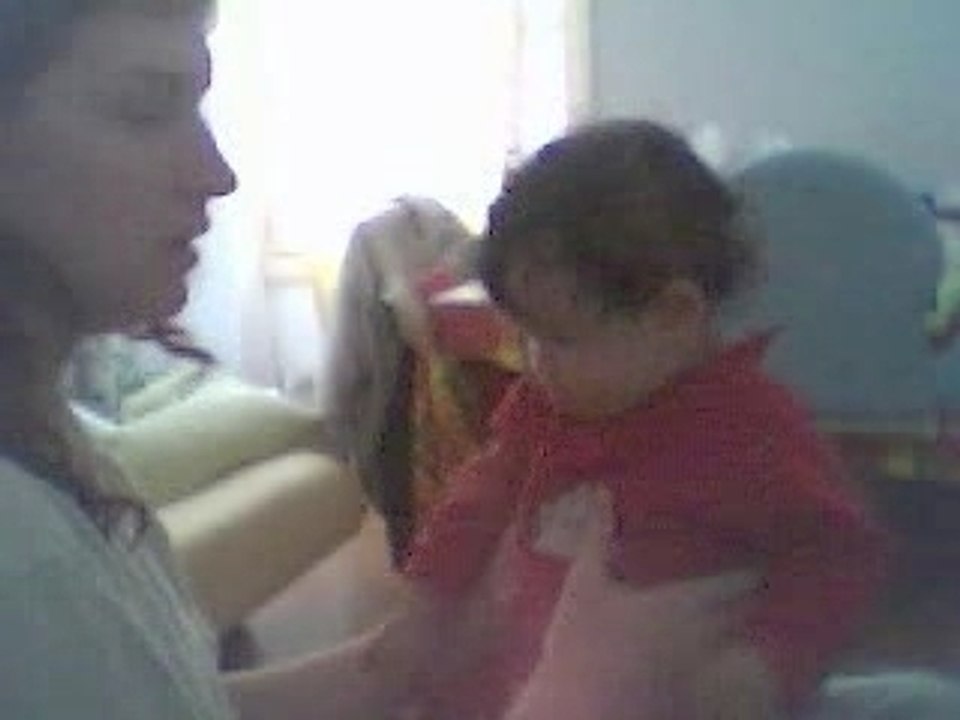 Emma fait les marionnettes 22 mars 2007