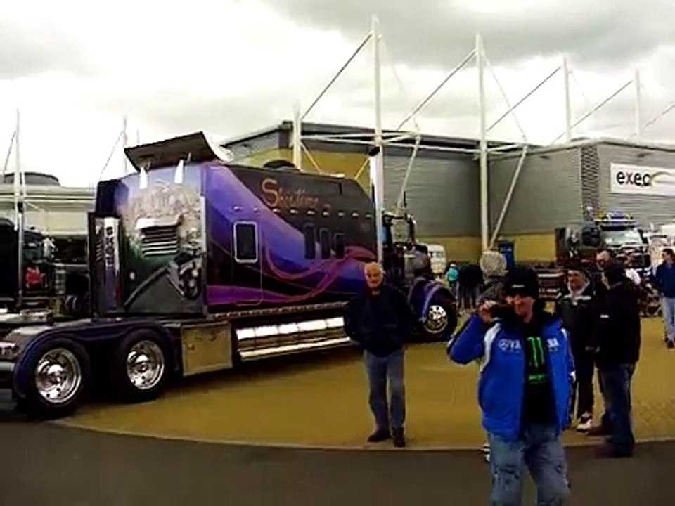 Kenworth W900L (Showtime)