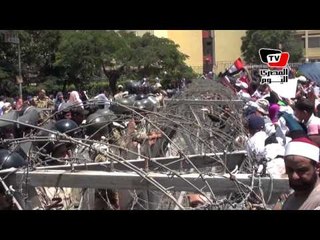 الجيش يمنع مسيرة نسائية مؤيدة لمرسي من الوصول لوزارة الدفاع