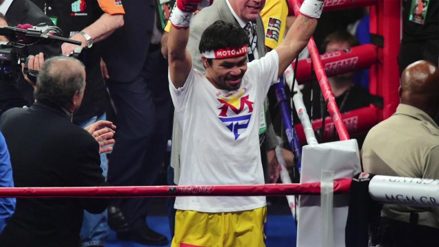Floyd Mayweather defeats Manny Pacquiao