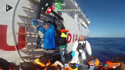 Video herunterladen: 3420 migrants sauvés en Méditerranée