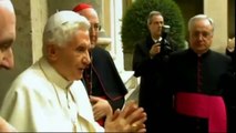 Benedetto XVI piange l'autista