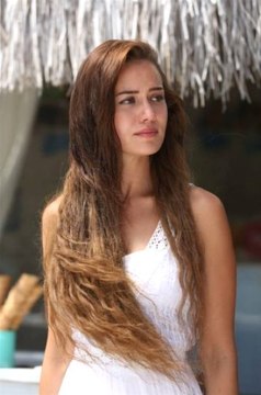 Majyaksız Fahriye Göğsünü Gere Gere Poz Verdi