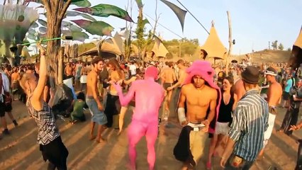Pink Man : le festivalier tout rose