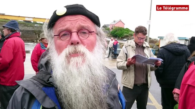 Algues à Clohars-Carnoet : manifestation sur les quais de Doëlan