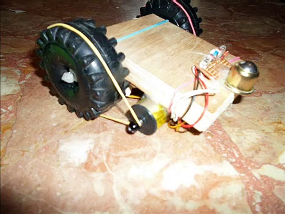 Very simple line follower ( line tracer ) robot with atmega 8!