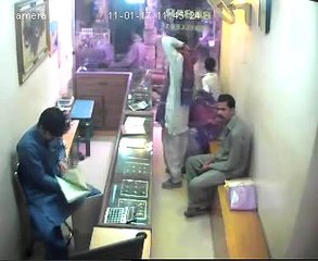 robbery at gold shop in pakistan