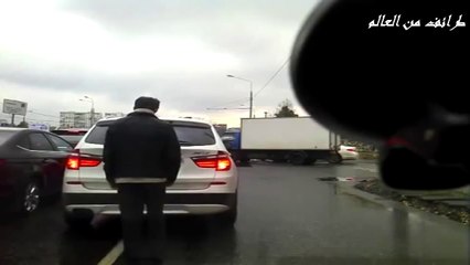 طرائف من العالم - روسي سكران مفكر حالو سايق سيارة هههههههههه