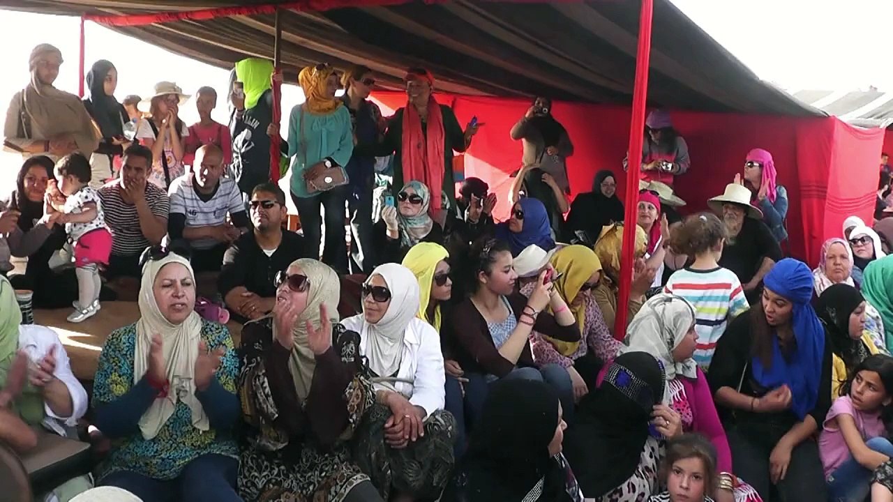 Tunesien entrollt größte Fahne der Welt