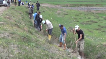 Beş Kilometrelik Arkı Kürekle Temizliyorlar