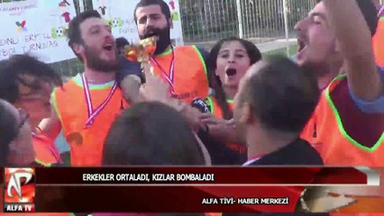 Erkekler ortaladı, kızlar bombaladı